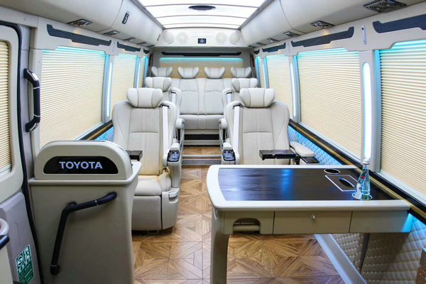 丰田柯斯达豪华版和特别版的区别-改装商务车如何选择
